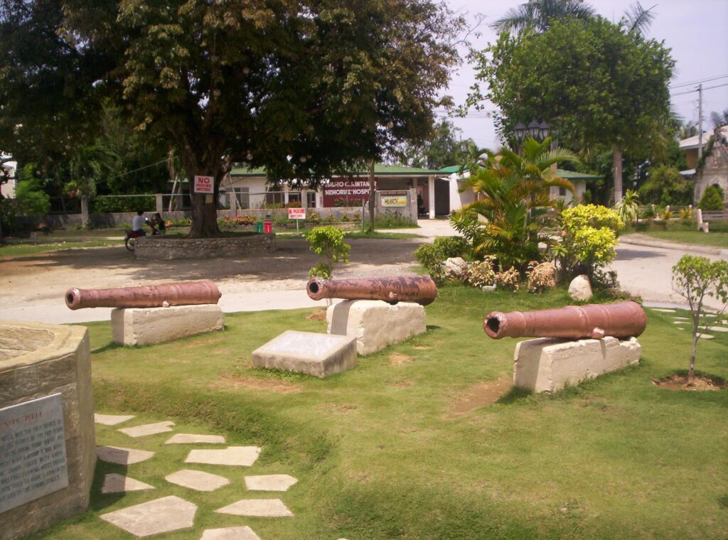 Old Spanish cannons on display in the plaza