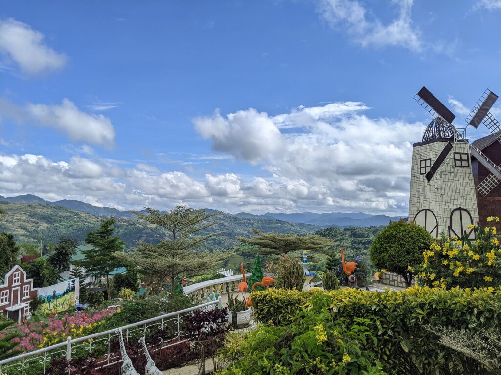 Little Amsterdam-style windmill and mountain views in Sirao