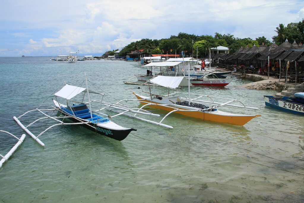 Colourful outrigger boats in a Mactan cove
