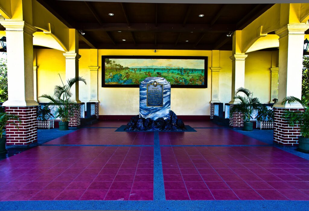 The open pavilion that shelters the Lapulapu marker