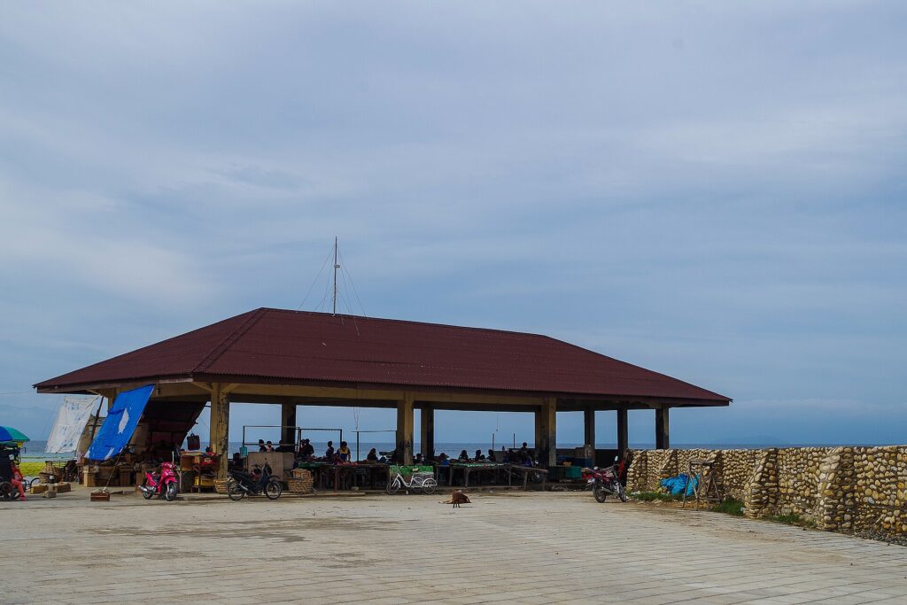 The seaside public market of Malabuyoc
