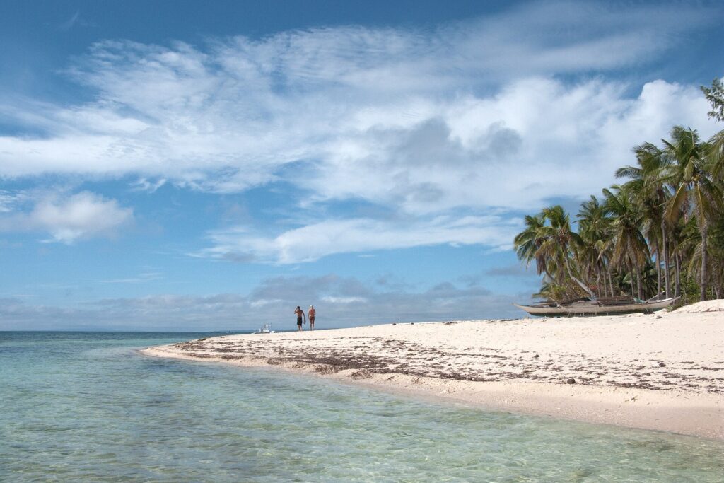 Bounty Beach, the place to rest after an early dive