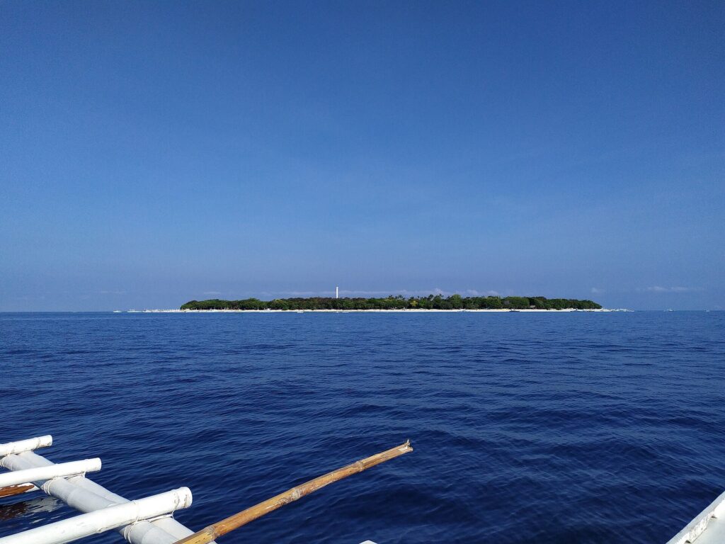Balicasag Island seen from a boat on the way out from Panglao