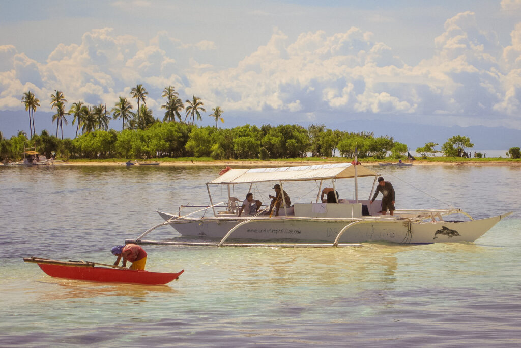 Boats in the shallows off Virgin Island (Puntod Island)